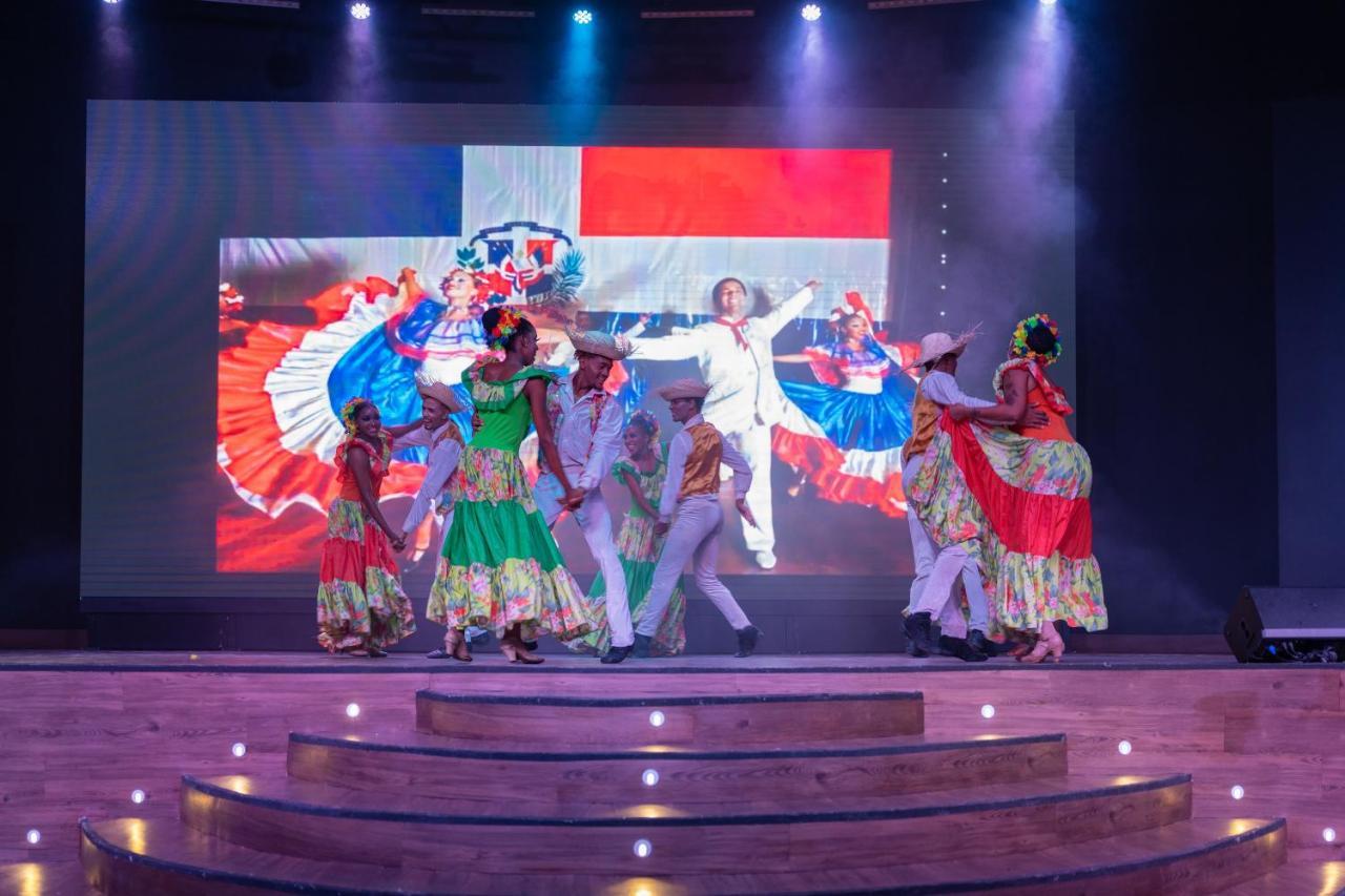 Caribe Deluxe Princess Πούντα Κάνα Εξωτερικό φωτογραφία Dancers from the Dominican Republic