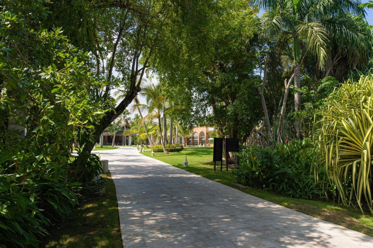 Caribe Deluxe Princess Πούντα Κάνα Εξωτερικό φωτογραφία A street in the community