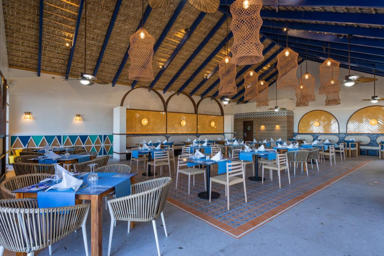 Caribe Deluxe Princess Πούντα Κάνα Εξωτερικό φωτογραφία Restaurant at the resort
