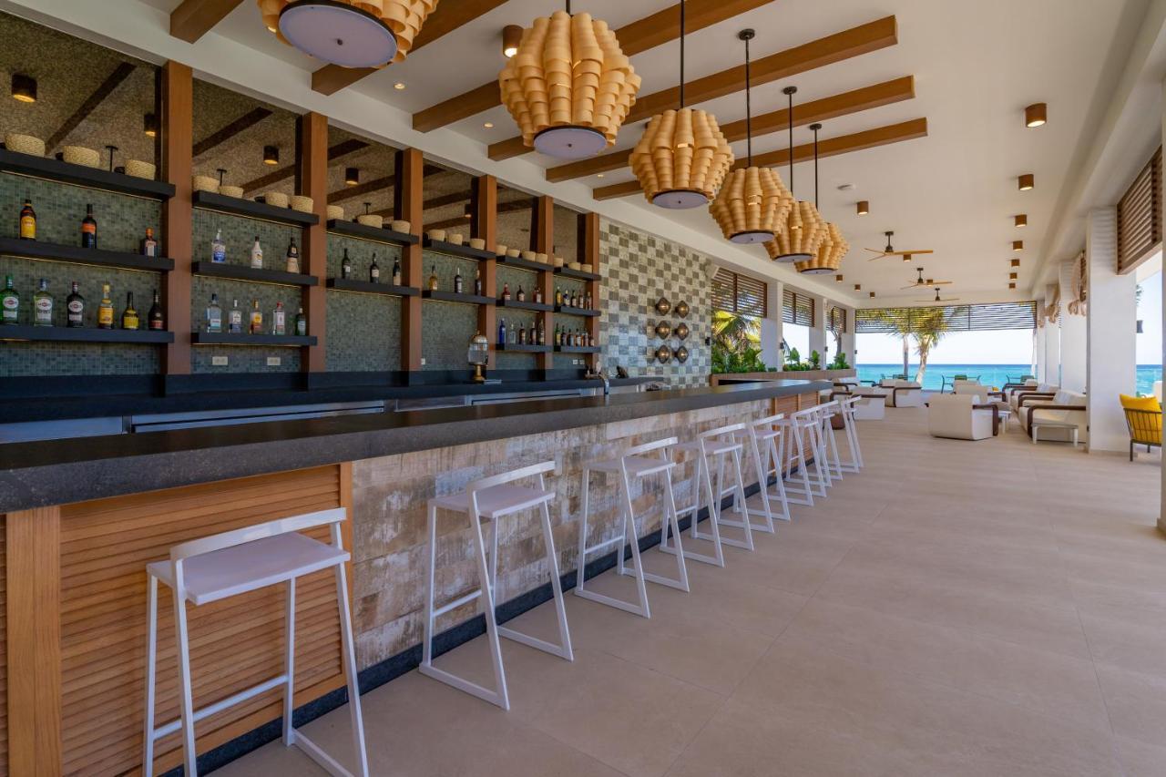 Caribe Deluxe Princess Πούντα Κάνα Εξωτερικό φωτογραφία Rooftop bar at the Grand Palladium Hotel