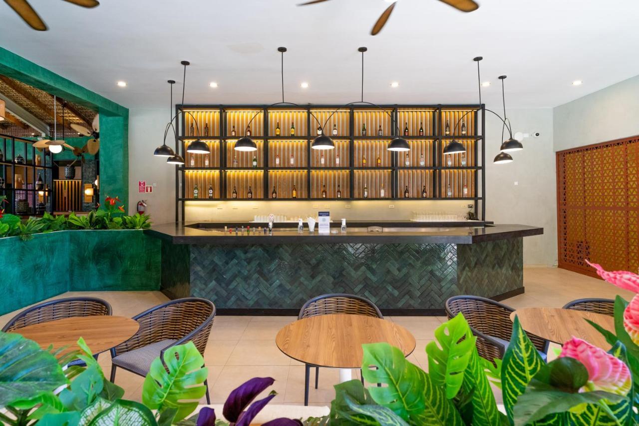 Caribe Deluxe Princess Πούντα Κάνα Εξωτερικό φωτογραφία The bar at the hotel