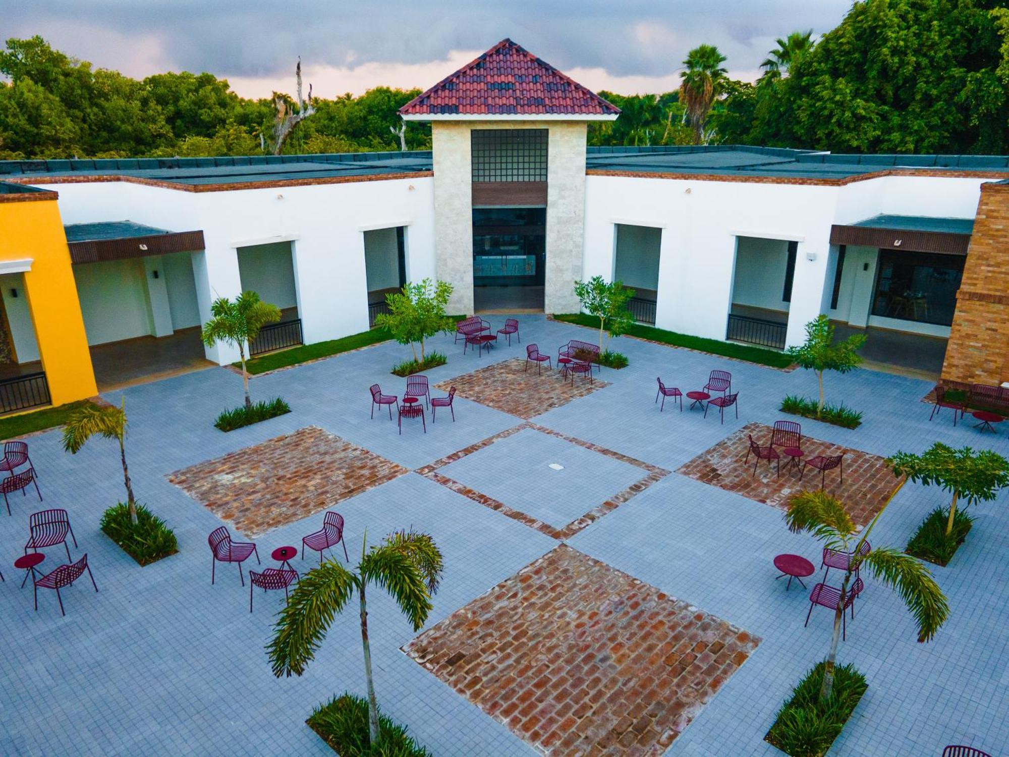 Caribe Deluxe Princess Πούντα Κάνα Εξωτερικό φωτογραφία The University of the West Indies, Cave Hill Campus