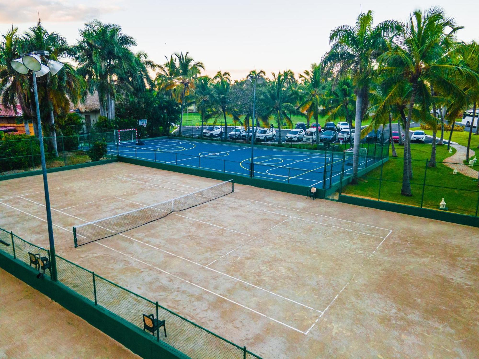 Caribe Deluxe Princess Πούντα Κάνα Εξωτερικό φωτογραφία Tennis courts at the Boca Raton Resort